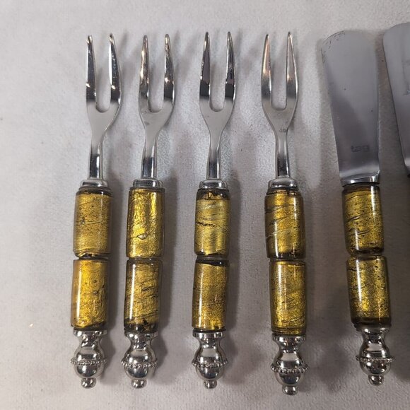 TAG 8 Set Glass Bead 4 Butter Knife 4 Pickle Fork Green Gold Silver Metal Spread - Picture 2 of 13